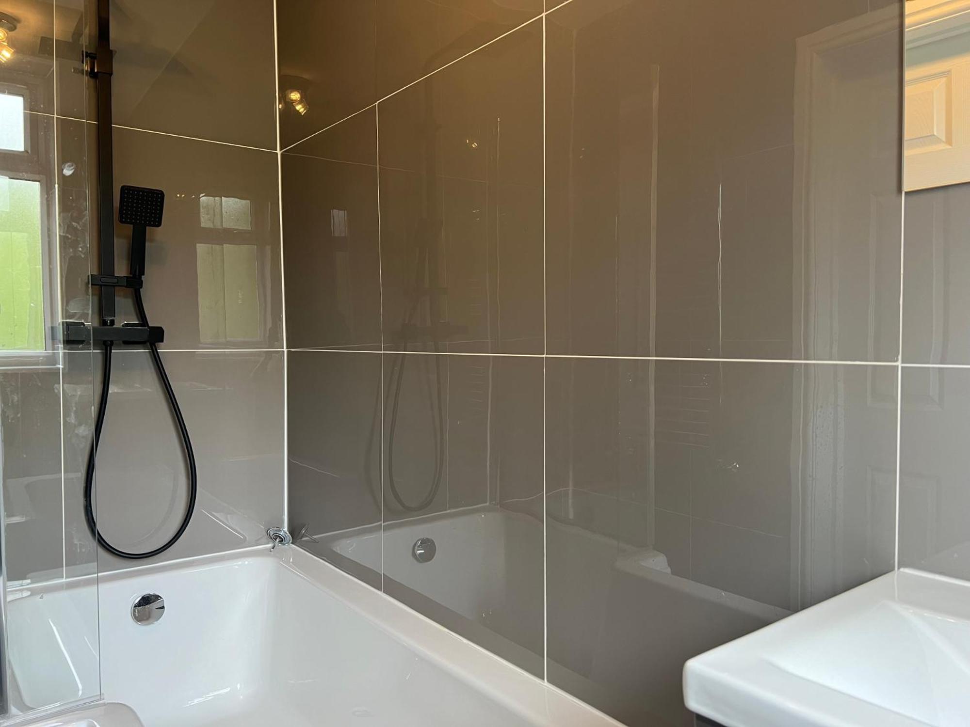 Luxe 5 Bed Bungalow In Snodland, Medway, Kent Exterior photo